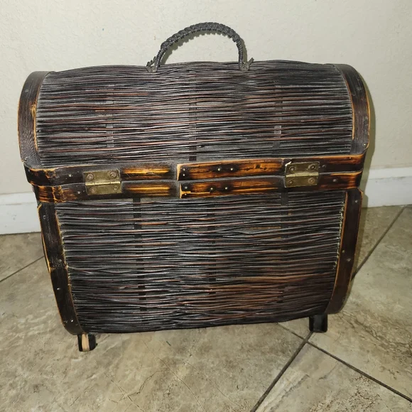 Vintage Wooven Treasure Box Carry Tote - Picture 4 of 9